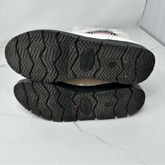 Madden Girl Icicle Boots- Size 6.5 - Picture 11 of 13